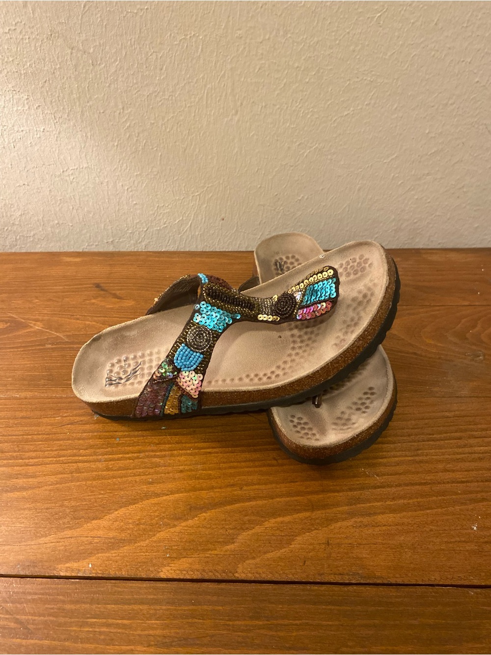 Women’s White Mountain Sequined Beaded Footbed Sandals Sz7